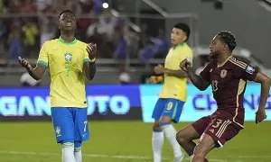 Vinicius sút hỏng phạt đền khiến Brazil mất thắng