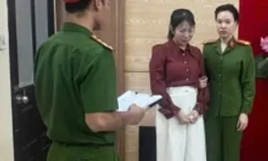 Trưởng phòng giao dịch ngân hàng 'chế hồ sơ', chiếm đoạt tiền của khách